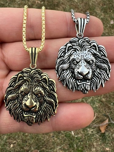 Collana con ciondolo vero
