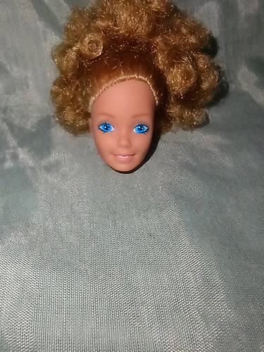 Barbie bionda riccio magico