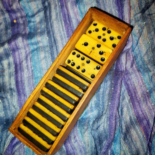 Antico domino perno - domino,