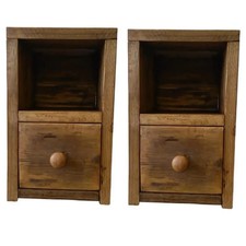 Coppia di comodini fatti a