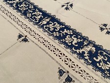 Antica  Tovaglia Ricamata Mano Punto Assisi Completa di 8 Tovaglioli 230x170cm