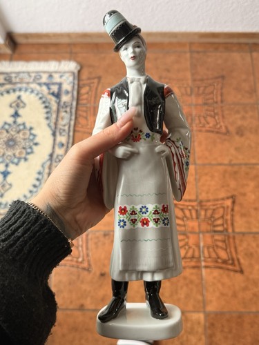 Statua porcellana hollóháza - statua,