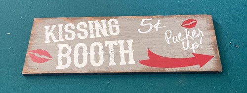 Insegna legno kissing booth - insegna,
