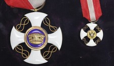 ORDINE DELLA CORONA D' ITALIA CROCE DI CAVALIERE METALLO DORATO E SMALTI SPL