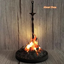 Dark Souls Falò Figura Spada Luminosa Statua LED Regalo da Collezione Decorazione Scrivania