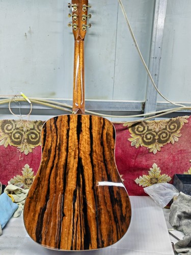 Chitarra acustica tutto - tutto, legno