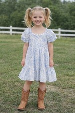 Stivali eleganti grigi felici