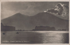 CARTOLINA NAPOLI CAMPANIA CASTEL DELL' OVO E VESUVIO MARE BARCHE VIAGGIATA 1930