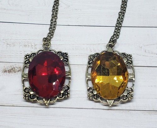 Collana con ciondolo talismano