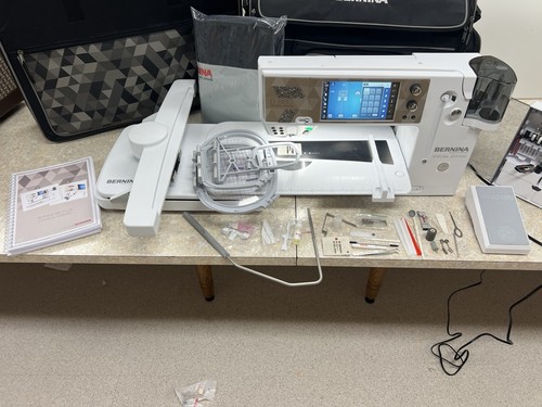 Bernina 880 plus crystal - b,
