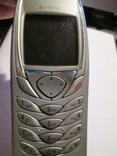 Nokia 6100 grigio/argento caricatore senza SIM super ok usato art. n.304 X