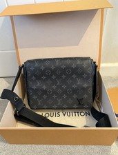 Louis Vuitton District PM