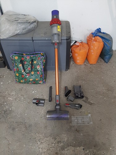 Dyson v10 - dyson,