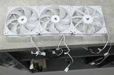 1 x 140 mm Corsair RS140 ARGB