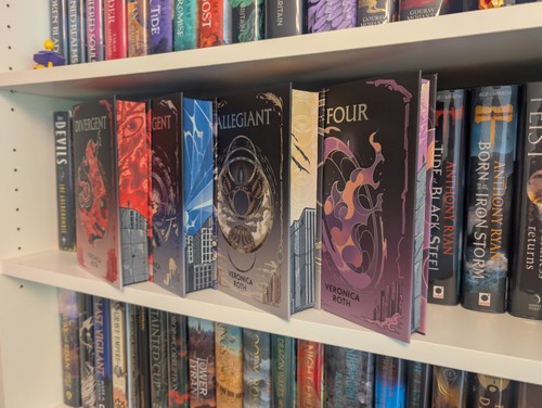 Fairyloot signed divergent 4 - signed:,