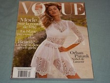 2011 APRIL VOGUE PARIS