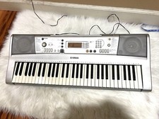Yamaha PSR E303 - Si accende
