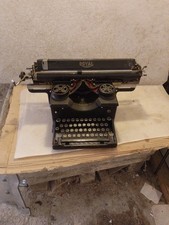 Macchina da scrivere Royal
