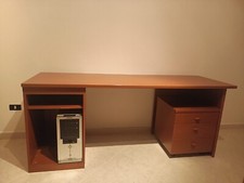 scrivania in legno di ciliegio con cassettiera