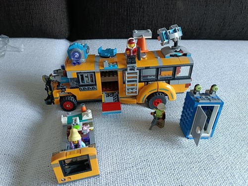 Lego hidden side bus - side,