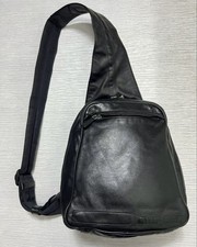 Borsa a tracolla Miu Miu in pelle archivio vintage usata piccoli difetti
