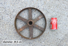 vecchia ruota vintage in ghisa