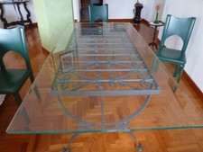 Tavolo ferro battuto con piano cristallo su vecchia grata adattata 