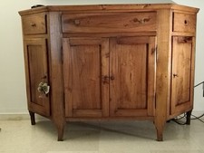 Credenza a scantonata veneta dei primi 1800