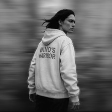 Felpa oversize firmata HEROES, modello Wind’s Warrior