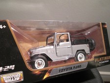 1:24 Toyota FJ40 Cabrio 1960 Jeep Argento Motormax Platinum Collection