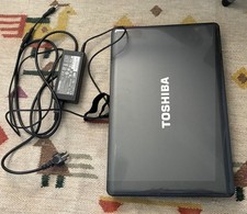 Notebook Toshiba Satellite L550 17.3" Intel Core 2 Duo T6500, RAM 4 GB, HD 320GB