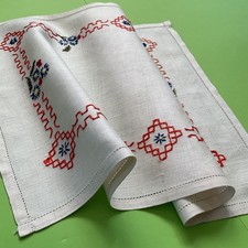 Centrino centrotavola vintage rettangolare lino ricamato fiori 60x39 cm rosso bl