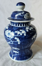 INCANTEVOLE ANTICO VASO CINESE CON COPERCHIO, DECORAZIONE PRUNUS BLU E BIANCO
