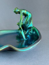 Donna fonte d'acqua Zsolnay figura ciotola smalto eosina woman fountain anello piatto.
