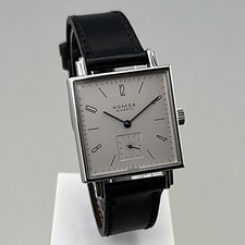 Nomos Glashütte Tetra, cassa