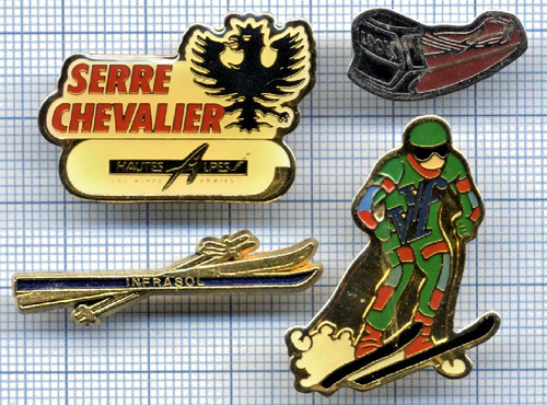 Lot pin sur - sur, ski