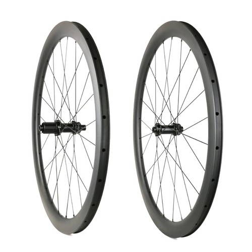 Set ruote 700c carbonio strada