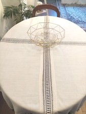 tovaglia antica con inserti e bordatura all'uncinetto 