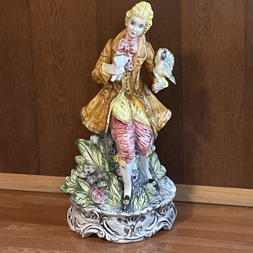 Una gran figura - una,
