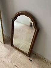 Specchio con cornice in legno