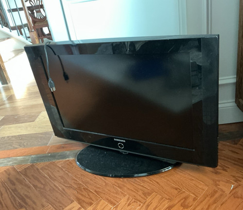 Samsung 32in lcd flat - lcd, screen