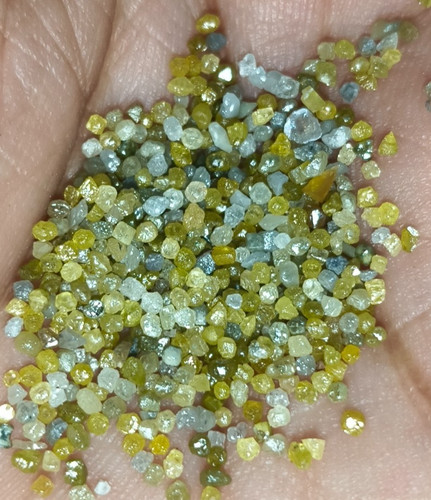 Diamante grezzo giallo verde