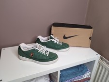 Nike Supreme Challenge Court