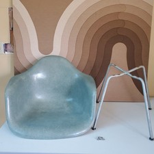 Poltrona con braccioli Herman Miller Eames 1a generazione in schiuma di mare verde tutta originale 