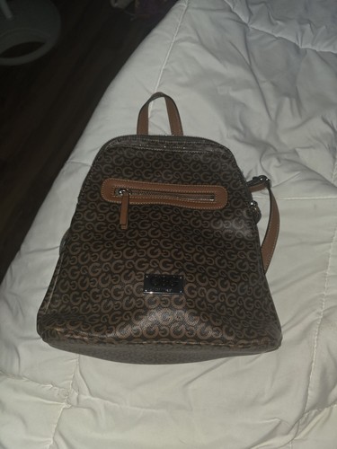 Brown guess monogram logo - brown,