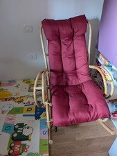 sedia a dondolo in rattan Maisons du monde con materassino 