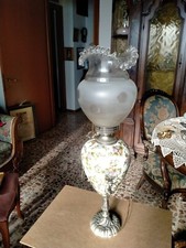 Lampada da tavolo vintage in porcellana con paralume in vetro smerigliato