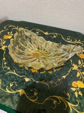 Vassoio oro a forma di