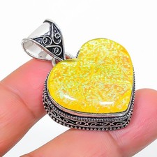 Ciondolo vintage giallo