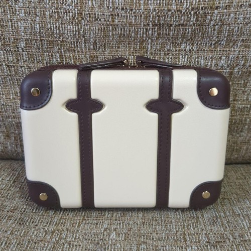 Ana first class amenity kit - first,